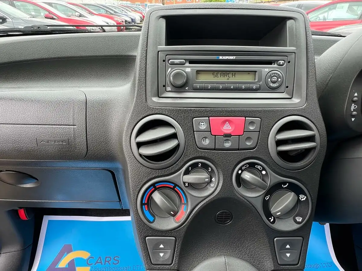 2012-fiat-panda-12-active-big-31