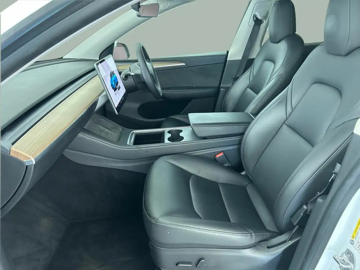 2022-tesla-model-y-e-long-range-big-25