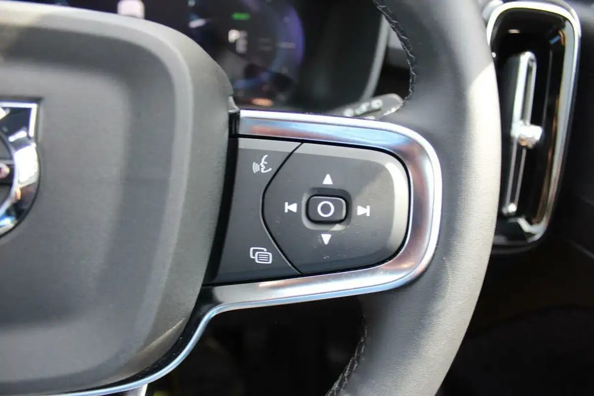2023-volvo-xc40-e-twin-recharge-plus-big-14