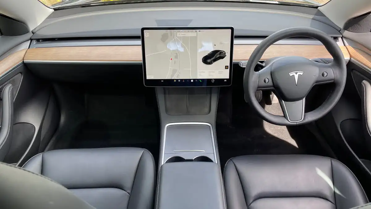 2021-tesla-model-3-e-long-range-awd-big-10