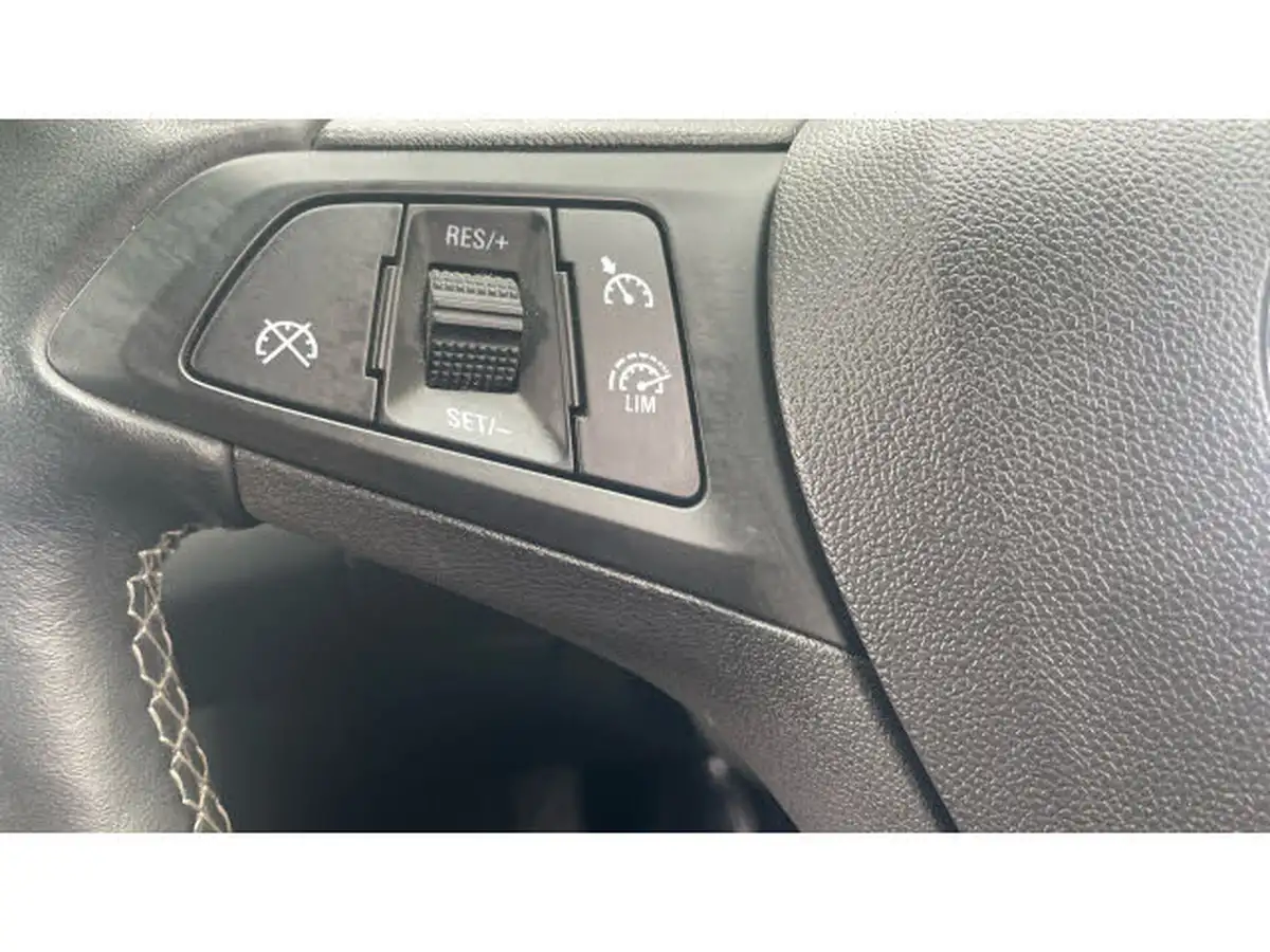 2019-vauxhall-astra-16cdti-griffin-big-24