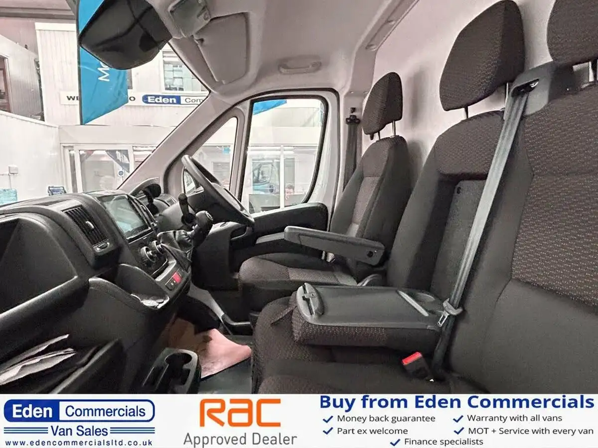 2025-peugeot-boxer-22-bluehdi-professional-premium-335-l3h2-panel-big-9