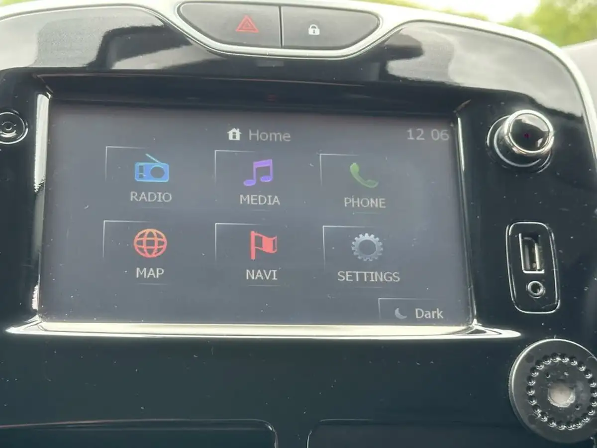 2015-renault-clio-15dci-dynamique-s-medianavss-big-15