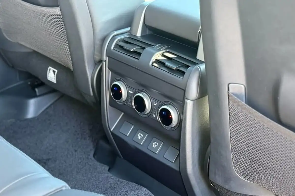 2024-land-rover-110-defender-30-d300-x-dynamic-hse-big-18