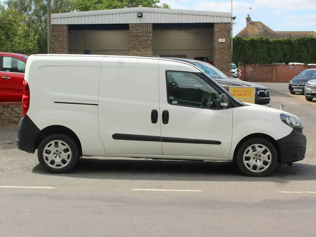 2021-fiat-doblo-cargo-13td-l2h1-maxi-panel-van-big-28