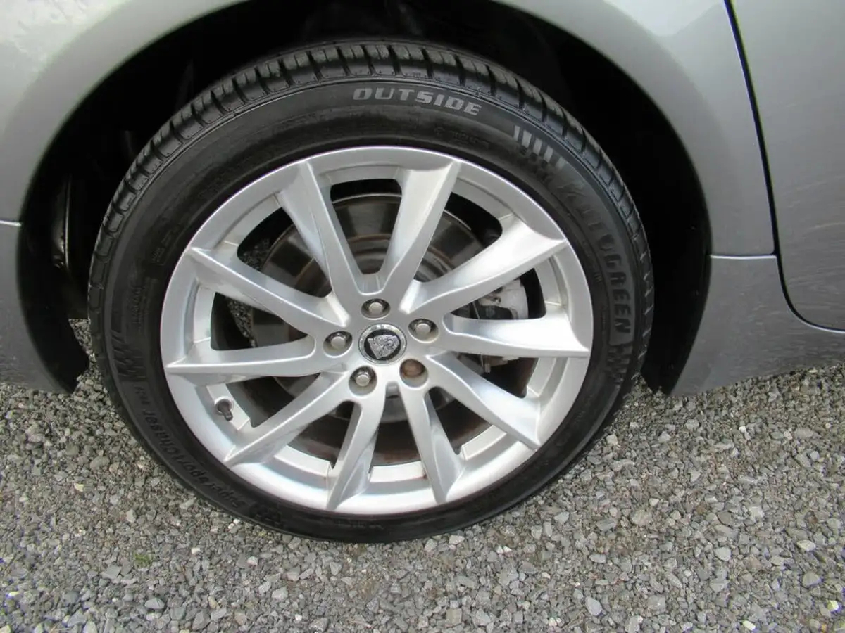 2013-jaguar-xf-22td-luxury-163ps-ss-saloon-4d-auto-big-12