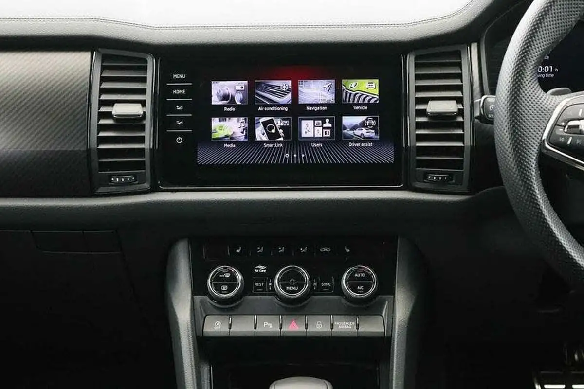 2024-skoda-kodiaq-15-tsi-e-tec-sportline-big-11