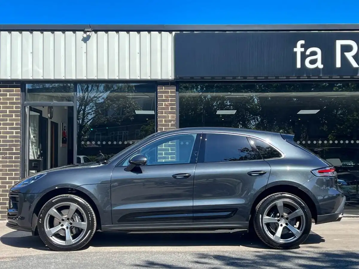 2023-porsche-macan-20-big-2