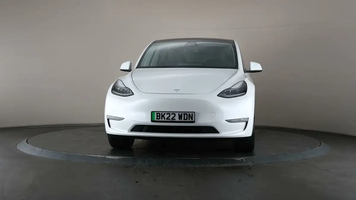 2022-tesla-model-y-e-long-range-big-39