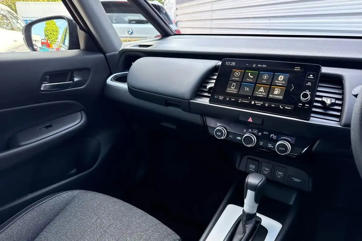 2023-honda-jazz-15-i-mmd-sr-big-34