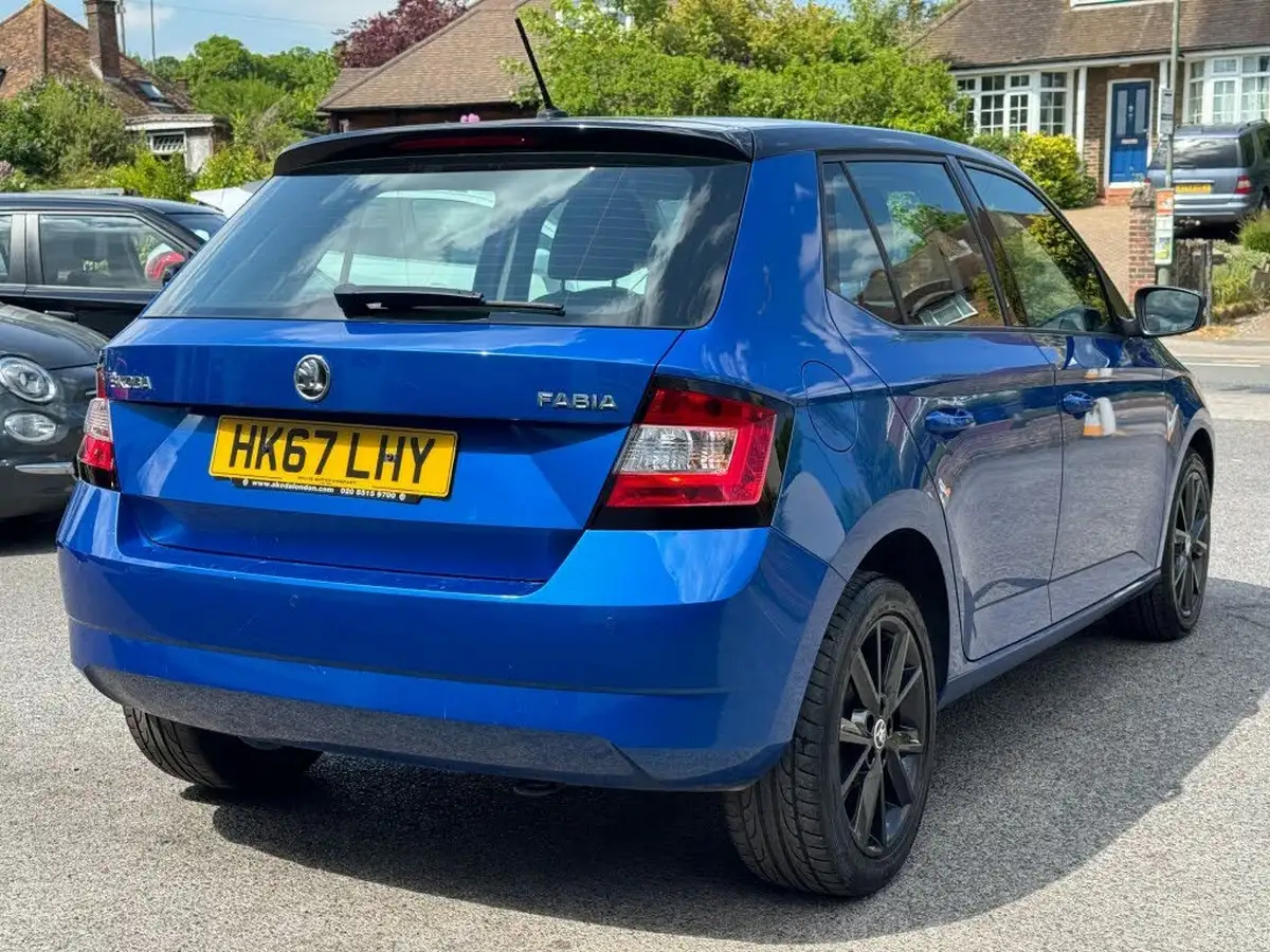 2018-skoda-fabia-10-mpi-colour-edition-big-3
