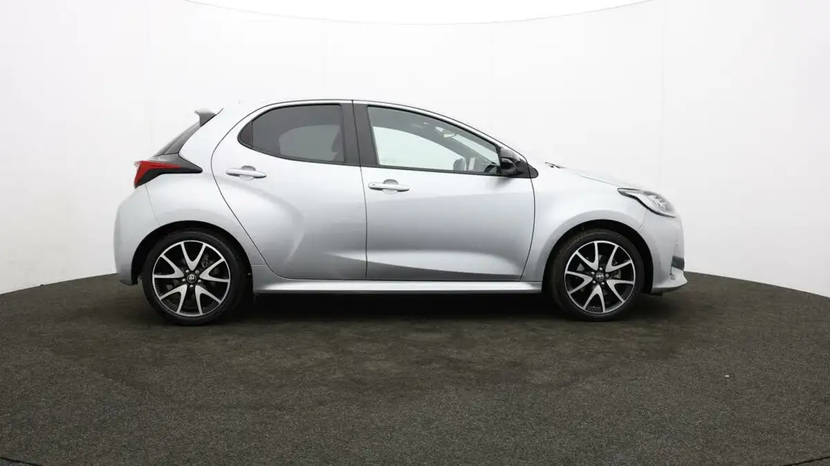 2022-toyota-yaris-15-vvt-i-dynamic-big-30