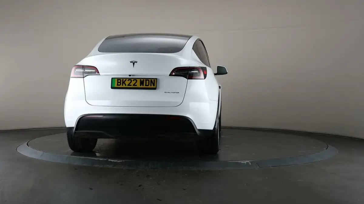 2022-tesla-model-y-e-long-range-big-63