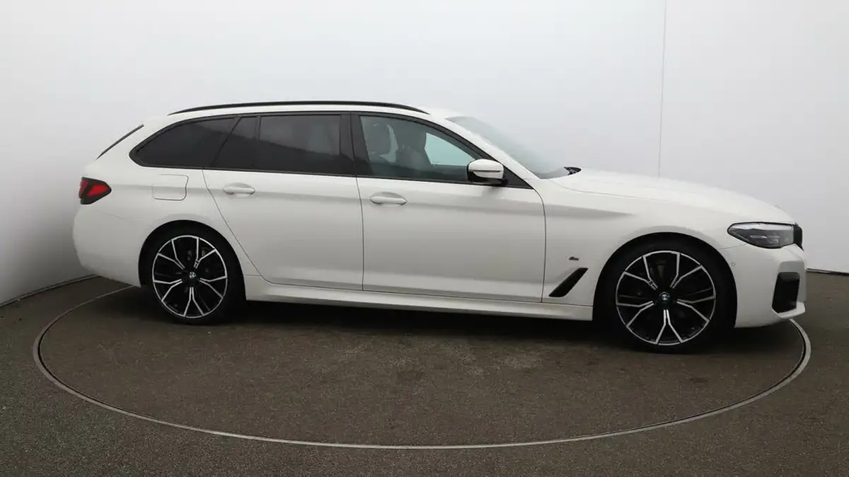 2020-bmw-5-series-big-40