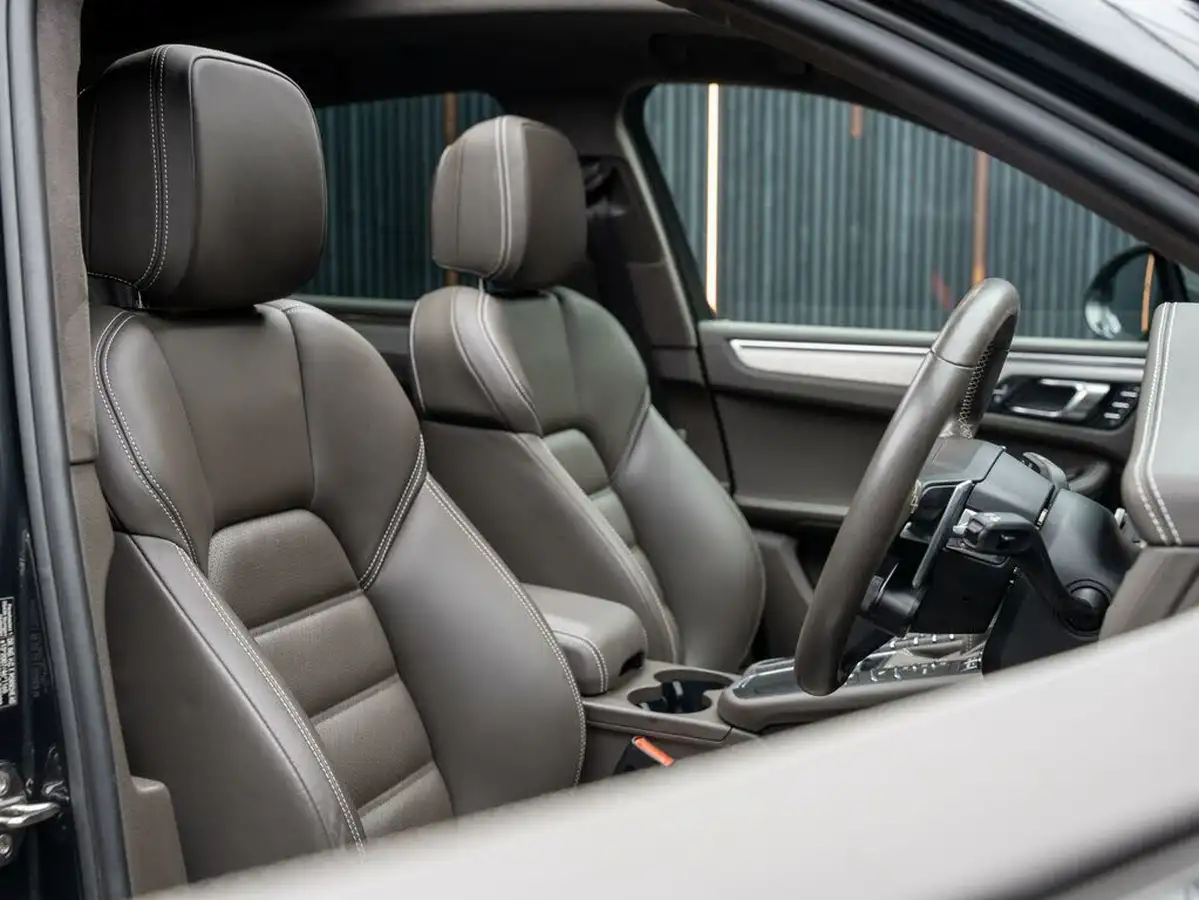 2021-porsche-macan-29-turbo-big-28