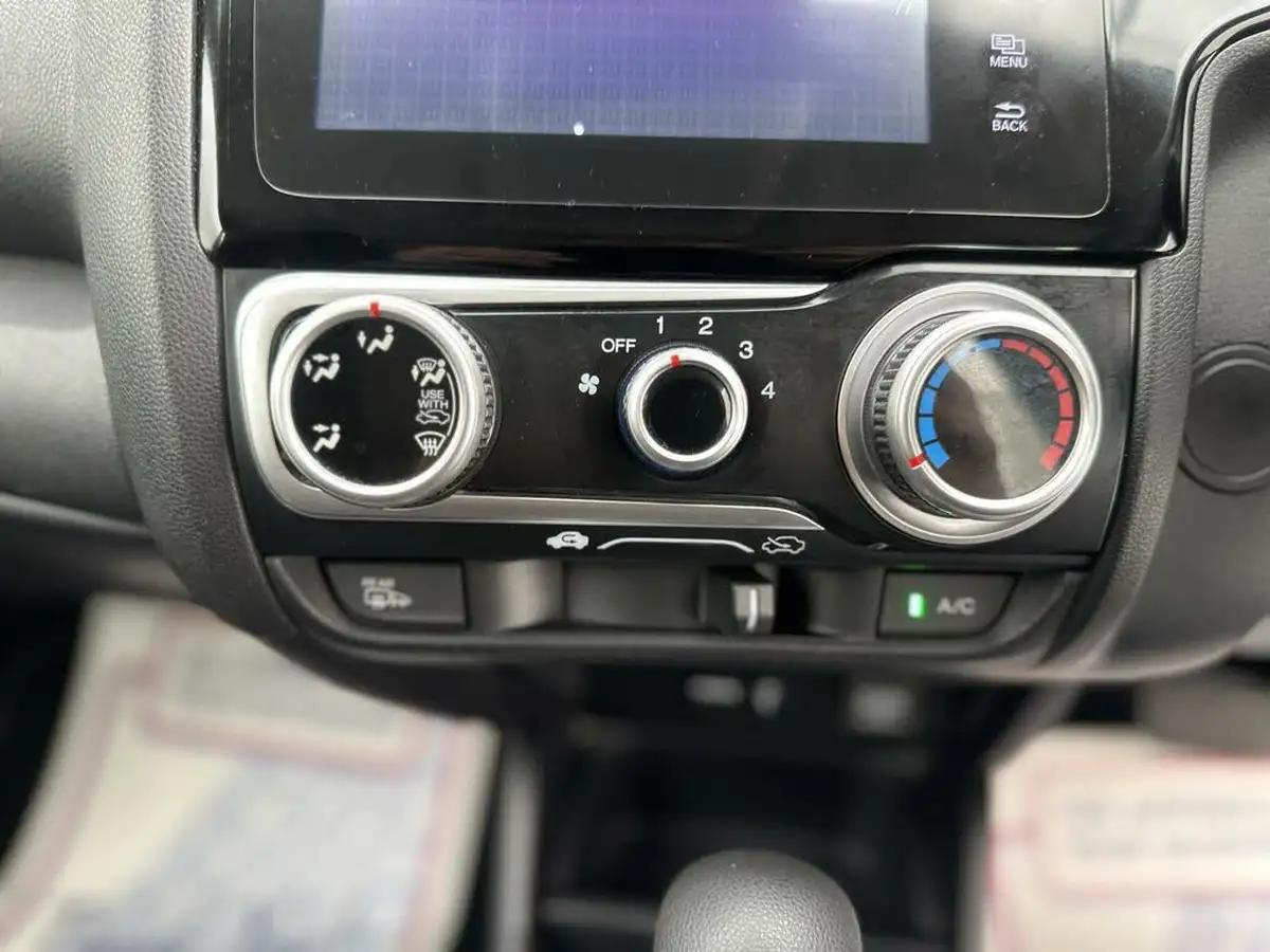 2015-honda-jazz-13-i-vtec-se-cvt-big-39