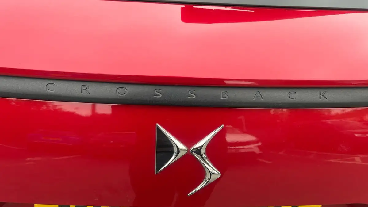 2018-ds-ds-7-crossback-15-bluehdi-performance-line-big-25