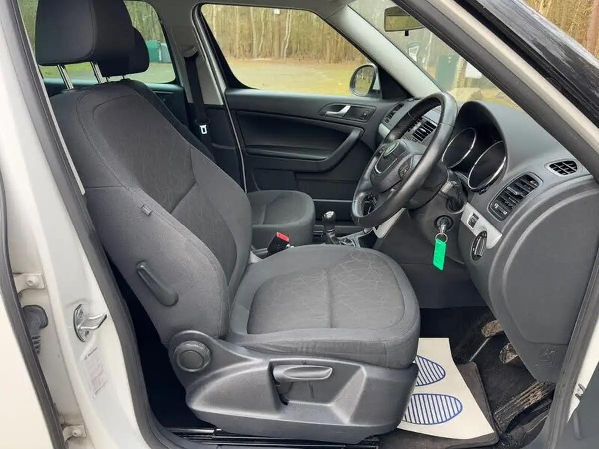 2013-skoda-yeti-20td-se-plus-140bhp-4x4-big-16