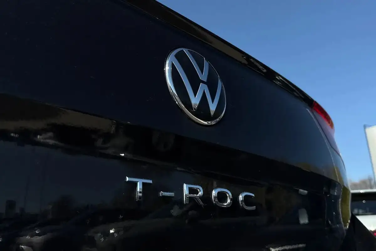 2022-volkswagen-t-roc-10-tsi-style-hatchback-5d-big-23