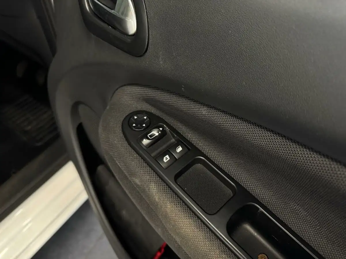2014-citroen-c3-picasso-14-selection-big-16