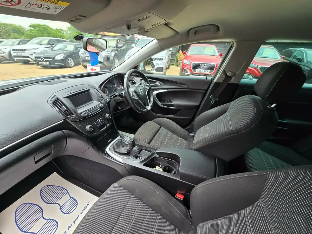 2015-vauxhall-insignia-18-sri-big-19