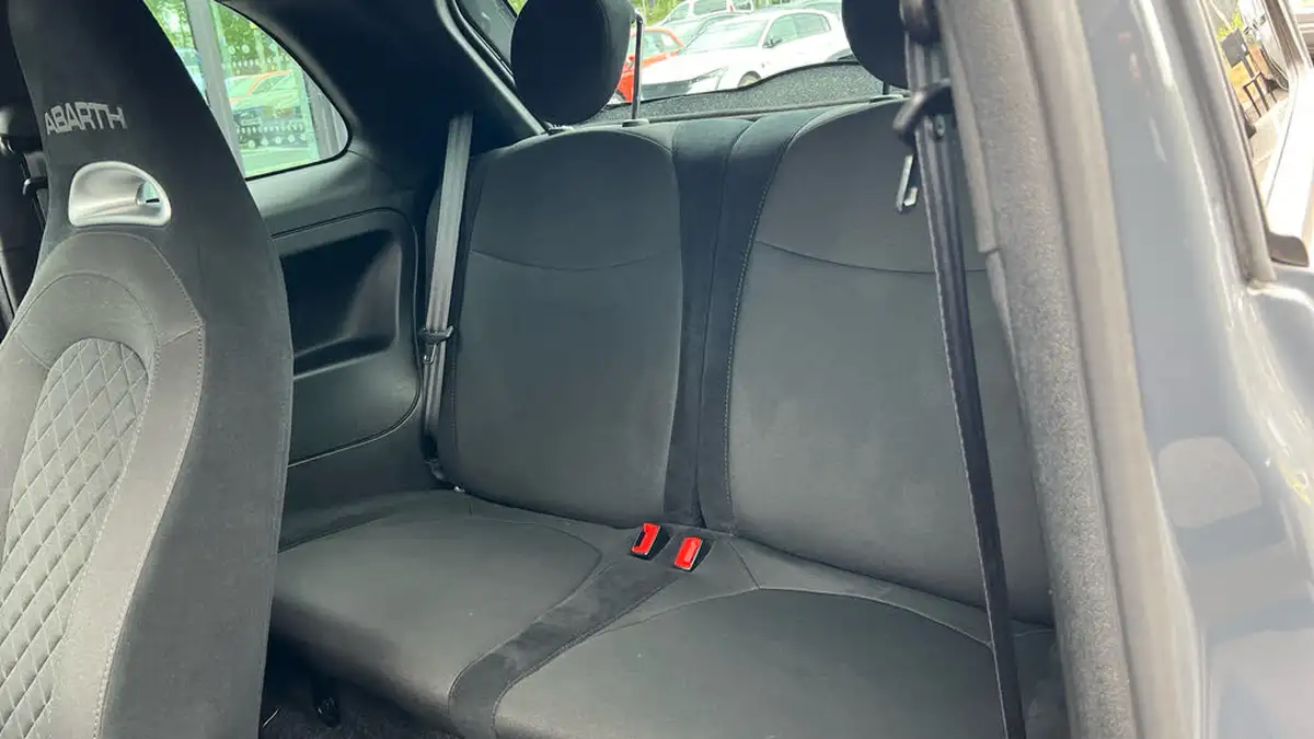 2021-abarth-595-14-tjet-big-32