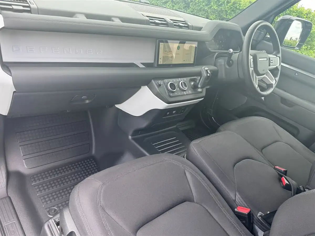 2024-land-rover-90-defender-30-d250-hard-top-standard-90-big-11