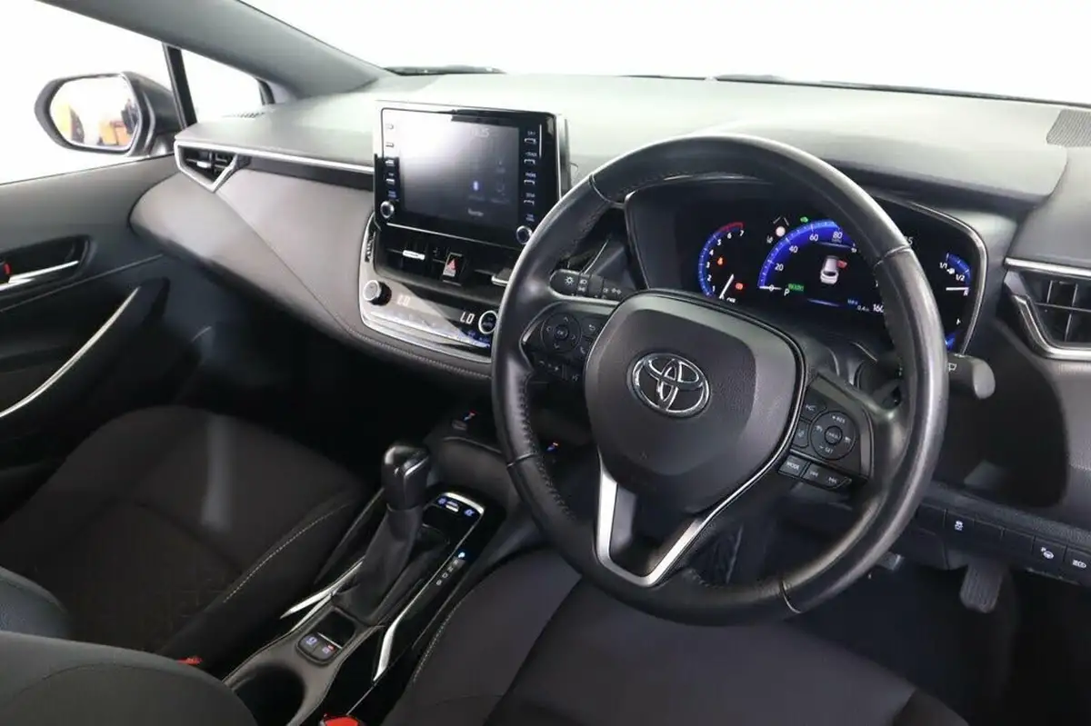 2021-toyota-corolla-18-vvt-i-icon-tech-spare-wheel-touring-sports-5d-big-9