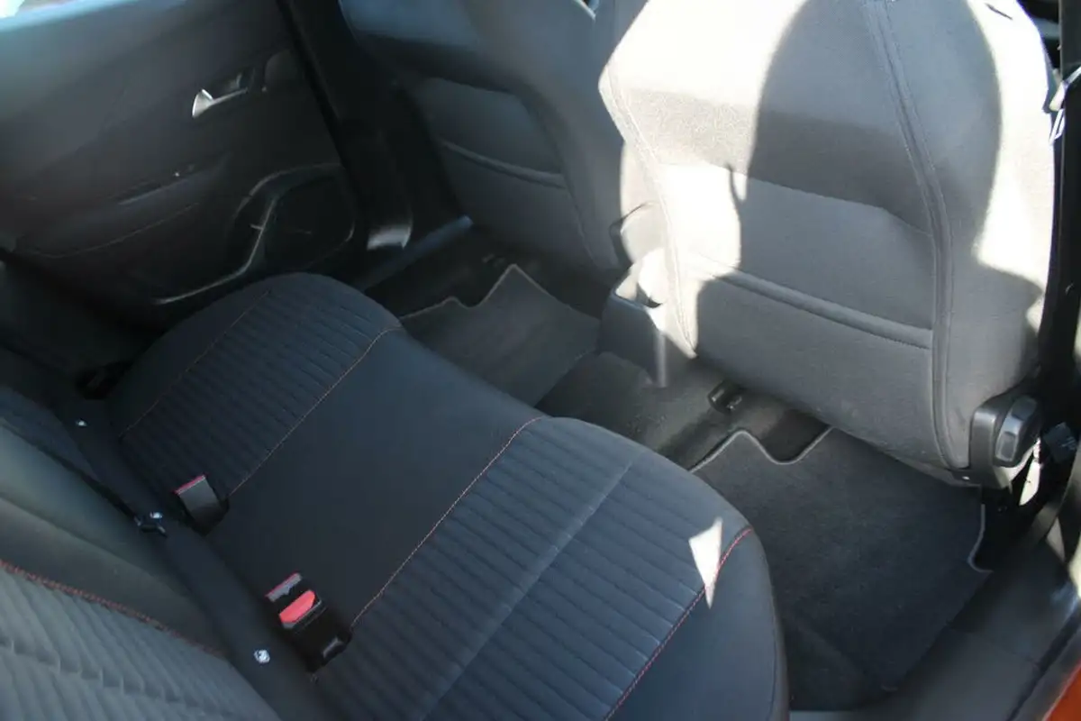 2021-peugeot-2008-suv-12-puretech-active-premium-100bhp-big-9