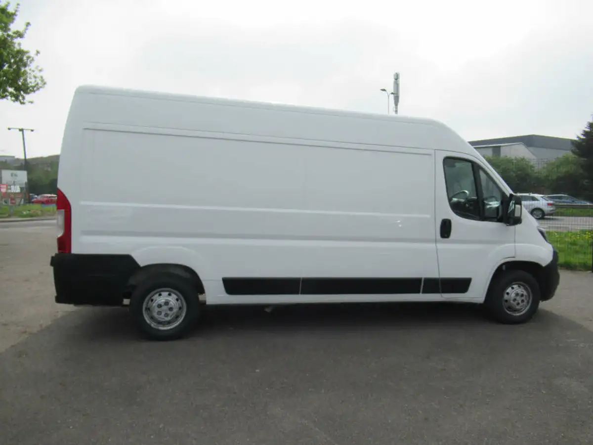2020-peugeot-boxer-22-bluehdi-professional-335-l3-h2-panel-big-13