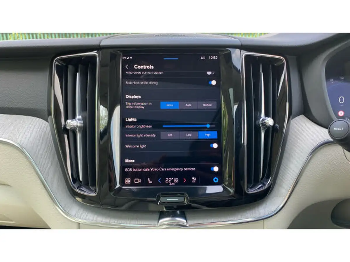 2024-volvo-xc60-20-b5-plus-big-36