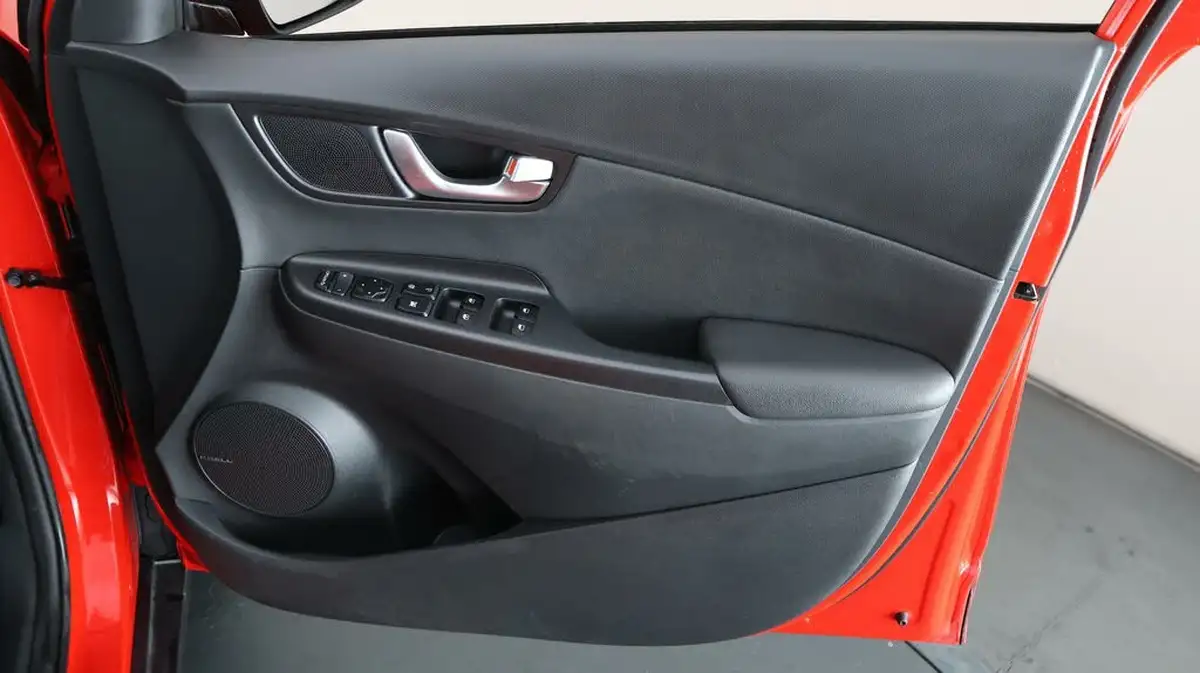 2021-hyundai-kona-e-ultimate-big-14