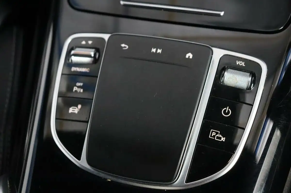 2020-mercedes-benz-eqc-e-eqc-400-amg-line-big-33