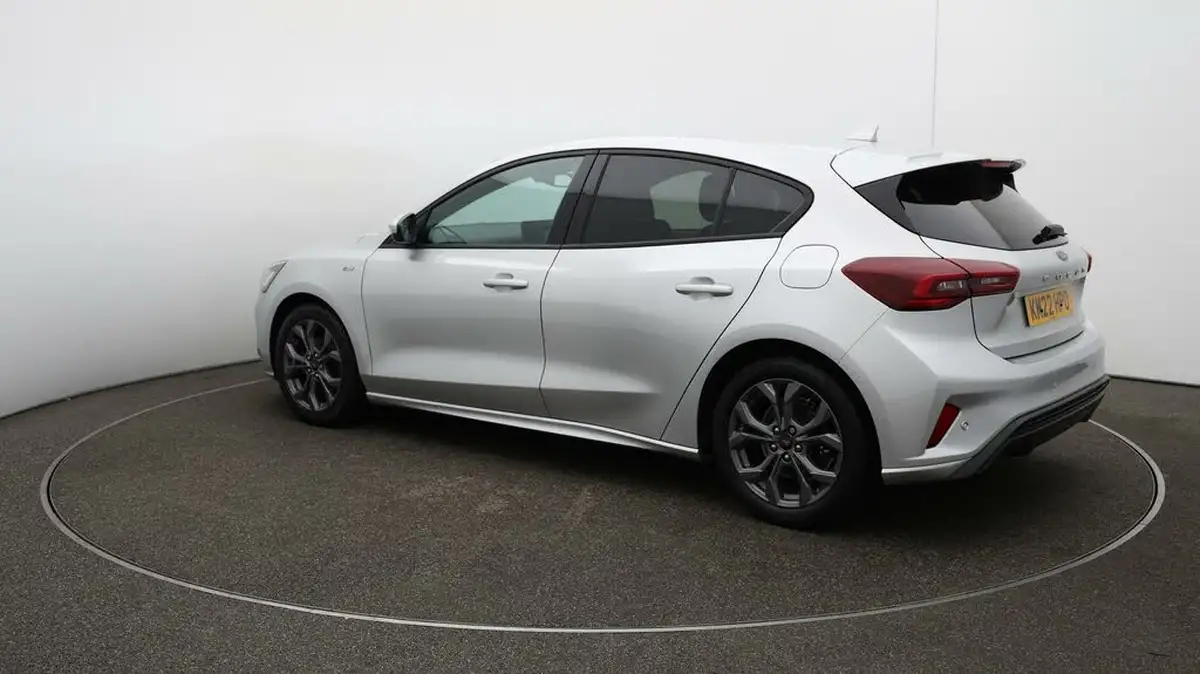 2022-ford-focus-10t-st-line-125ps-hatchback-big-33