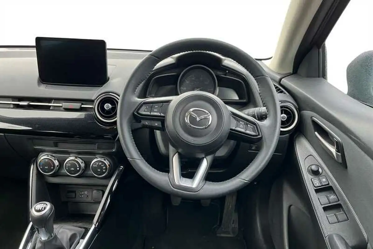 2023-mazda-mazda2-15-e-skyactiv-g-centre-line-big-10