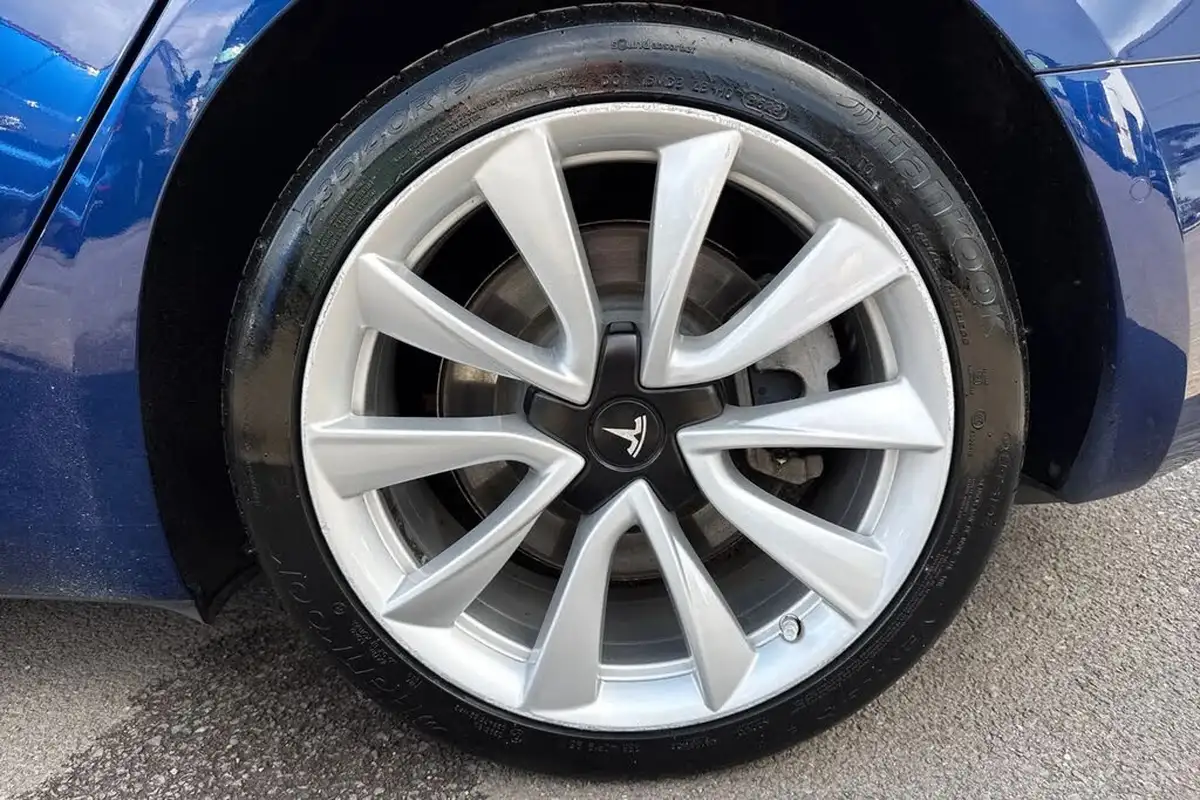 2019-tesla-model-3-e-long-range-4x4-big-10