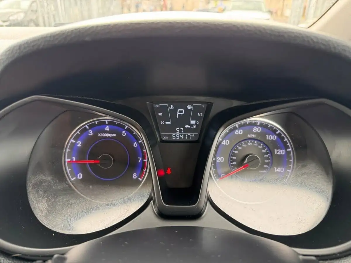 2013-hyundai-ix20-16-active-123bhp-big-21