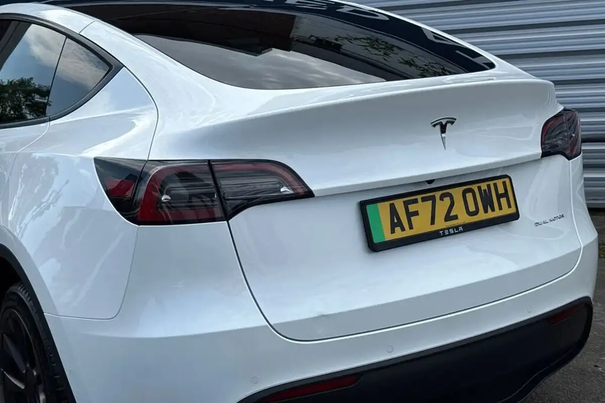 2022-tesla-model-y-e-long-range-big-7
