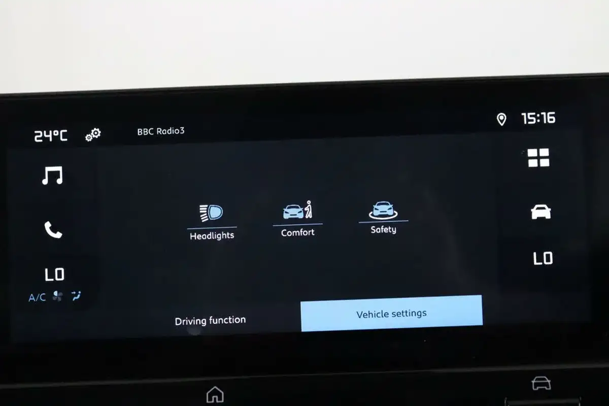 2023-citroen-c4-12-puretech-sense-big-28