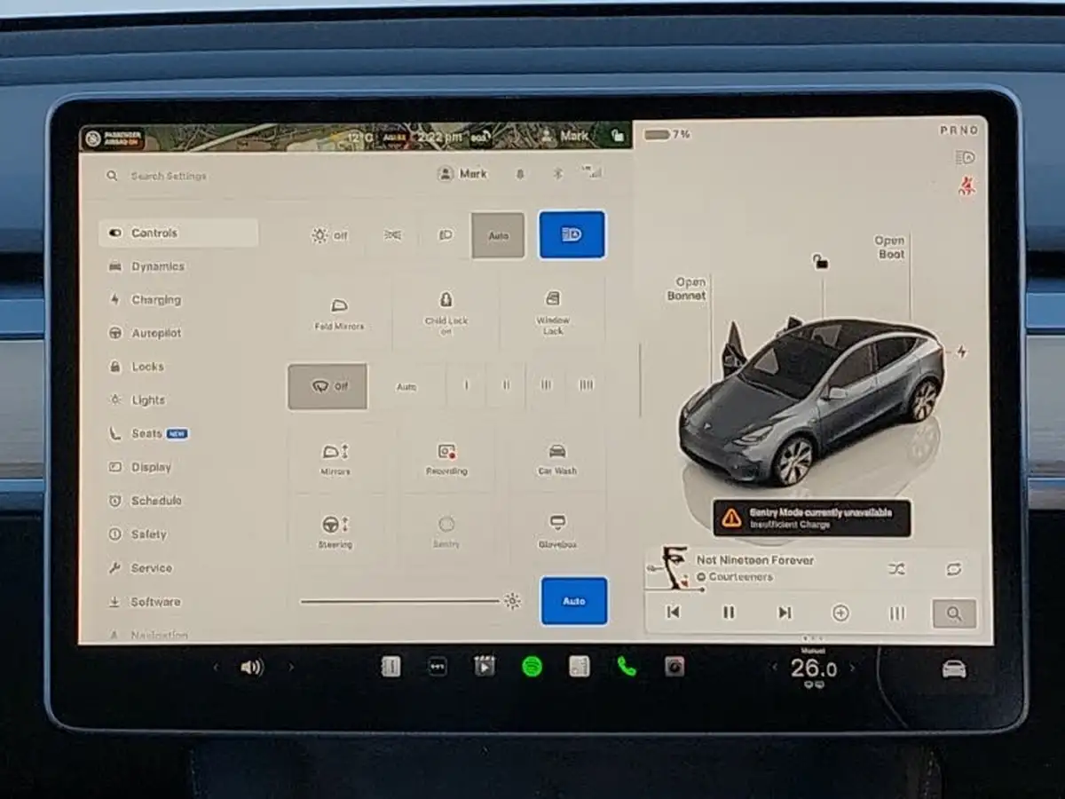 2022-tesla-model-y-e-long-range-big-6