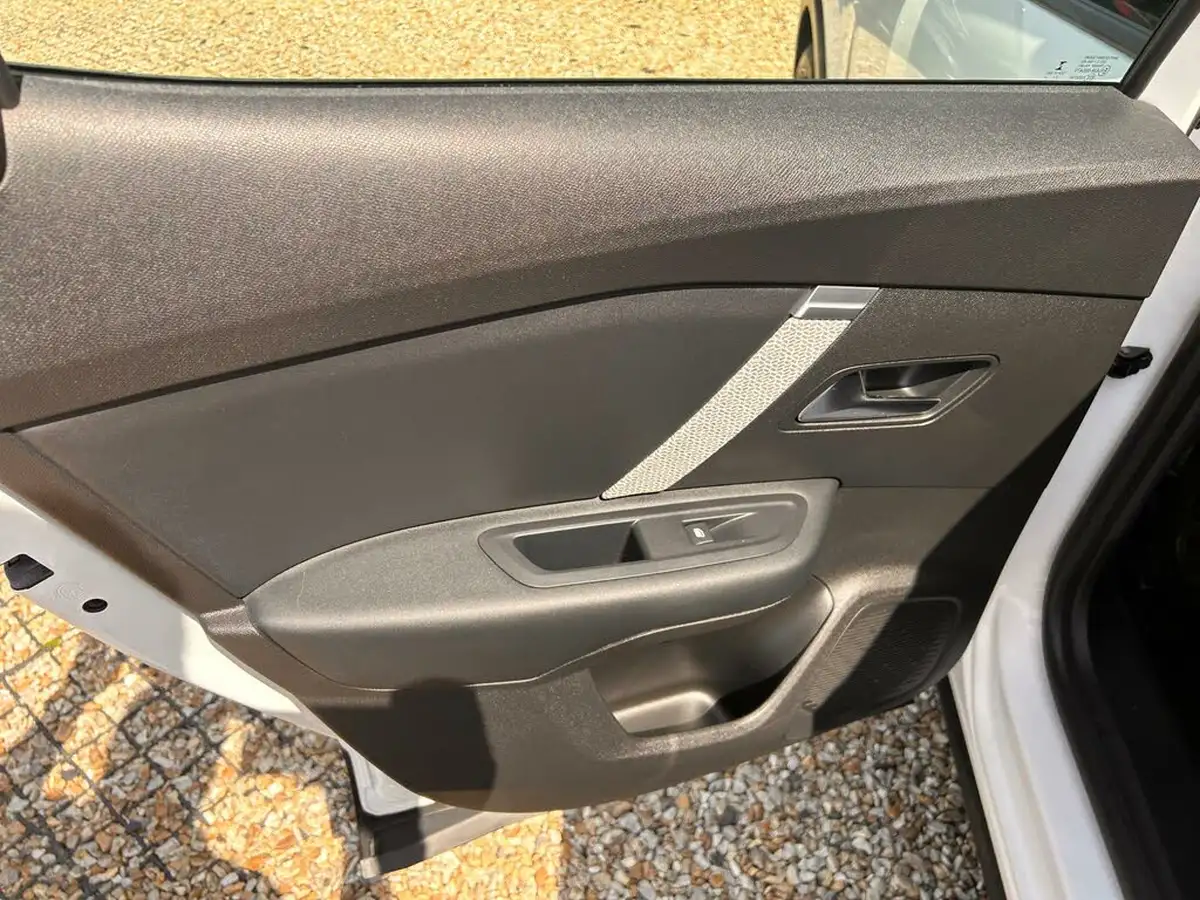 2022-citroen-c4-12-puretech-sense-plus-eat8-big-22
