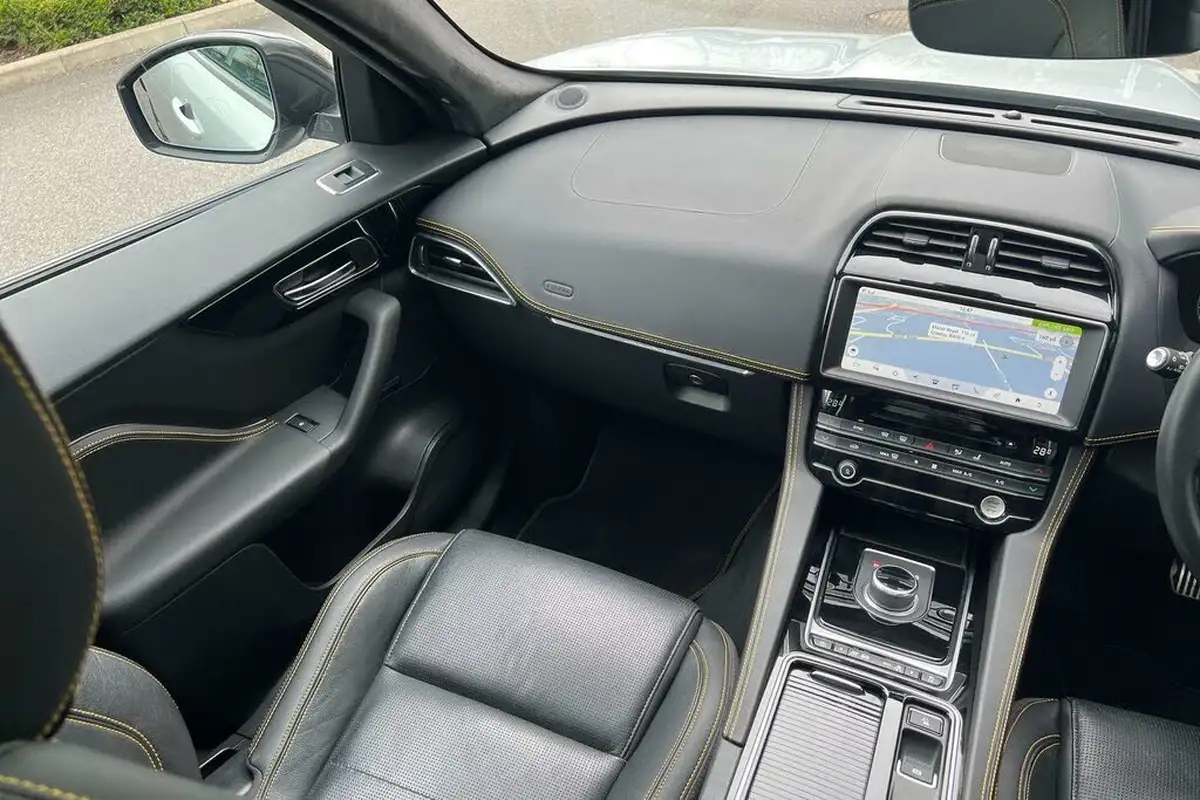 2020-jaguar-f-pace-20i-300-sport-big-19