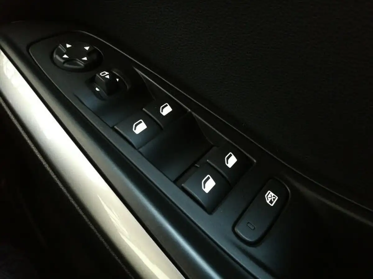 2023-vauxhall-grandland-12-ultimate-130ps-auto-big-14
