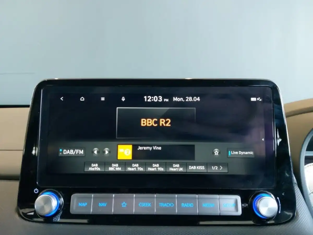 2022-hyundai-kona-e-premium-204ps-64kwh-7kw-obc-big-14