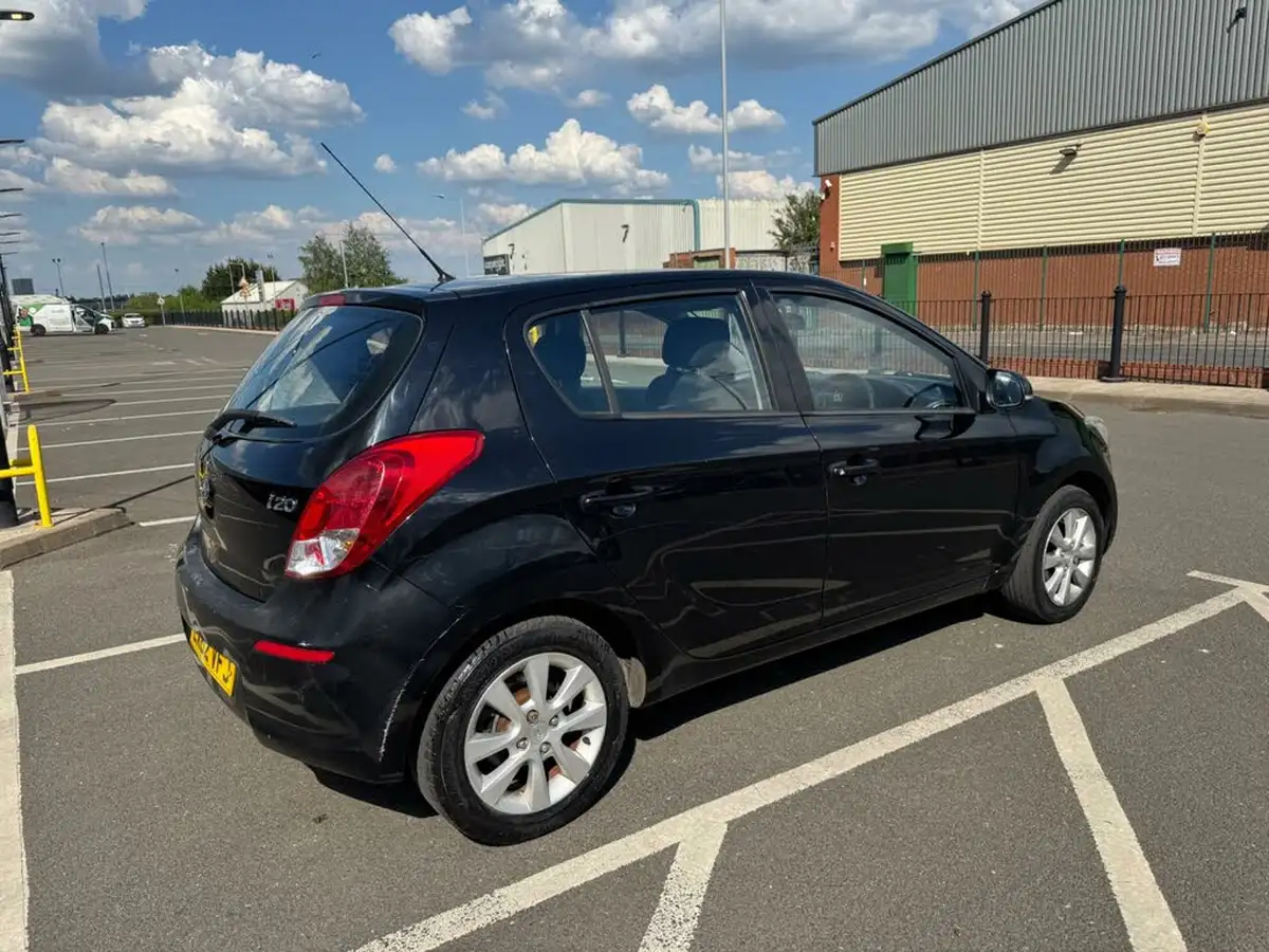 2012-hyundai-i20-12-active-5d-big-25