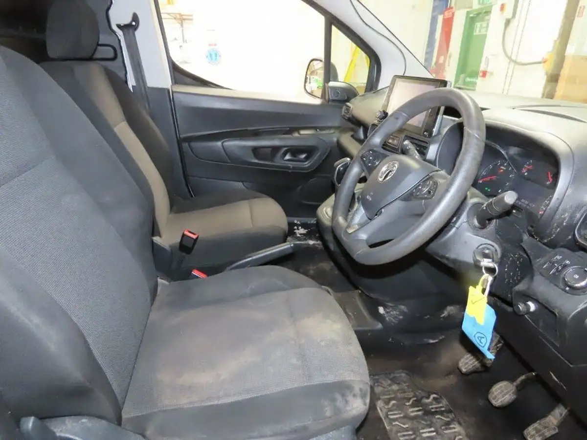 2020-vauxhall-combo-15cdti-sportive-2300-100pseu6dt-l1h1-panel-big-7