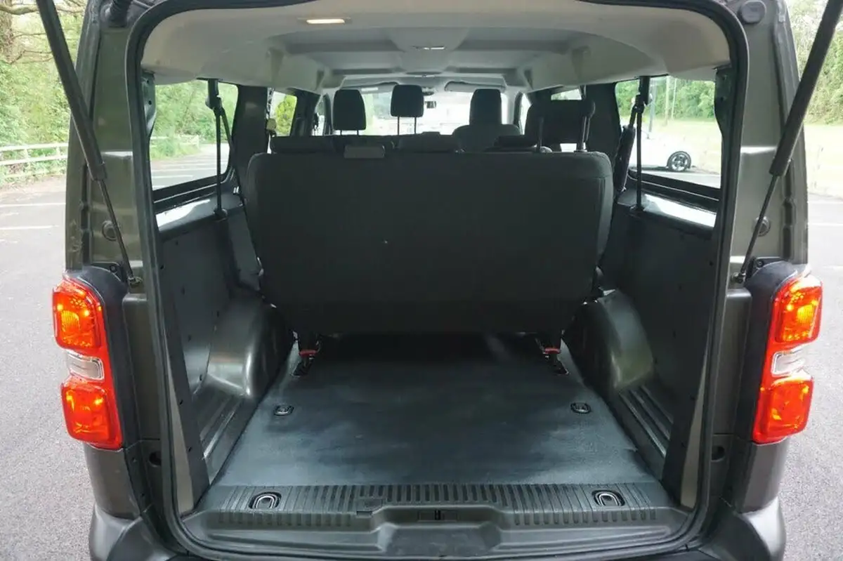 2022-vauxhall-vivaro-life-e-combi-l-big-8