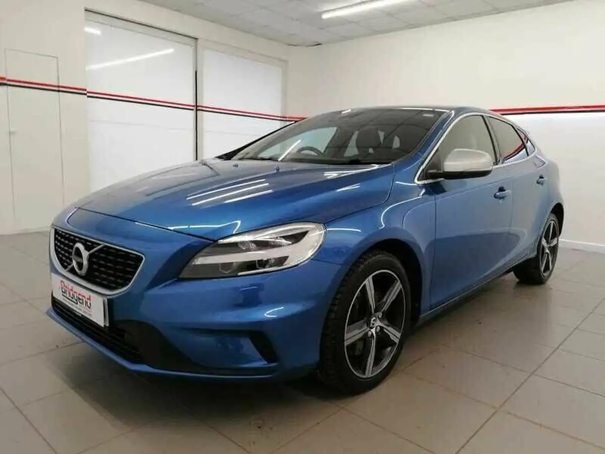 2019-volvo-v40-15-t3-r-design-edition-big-2