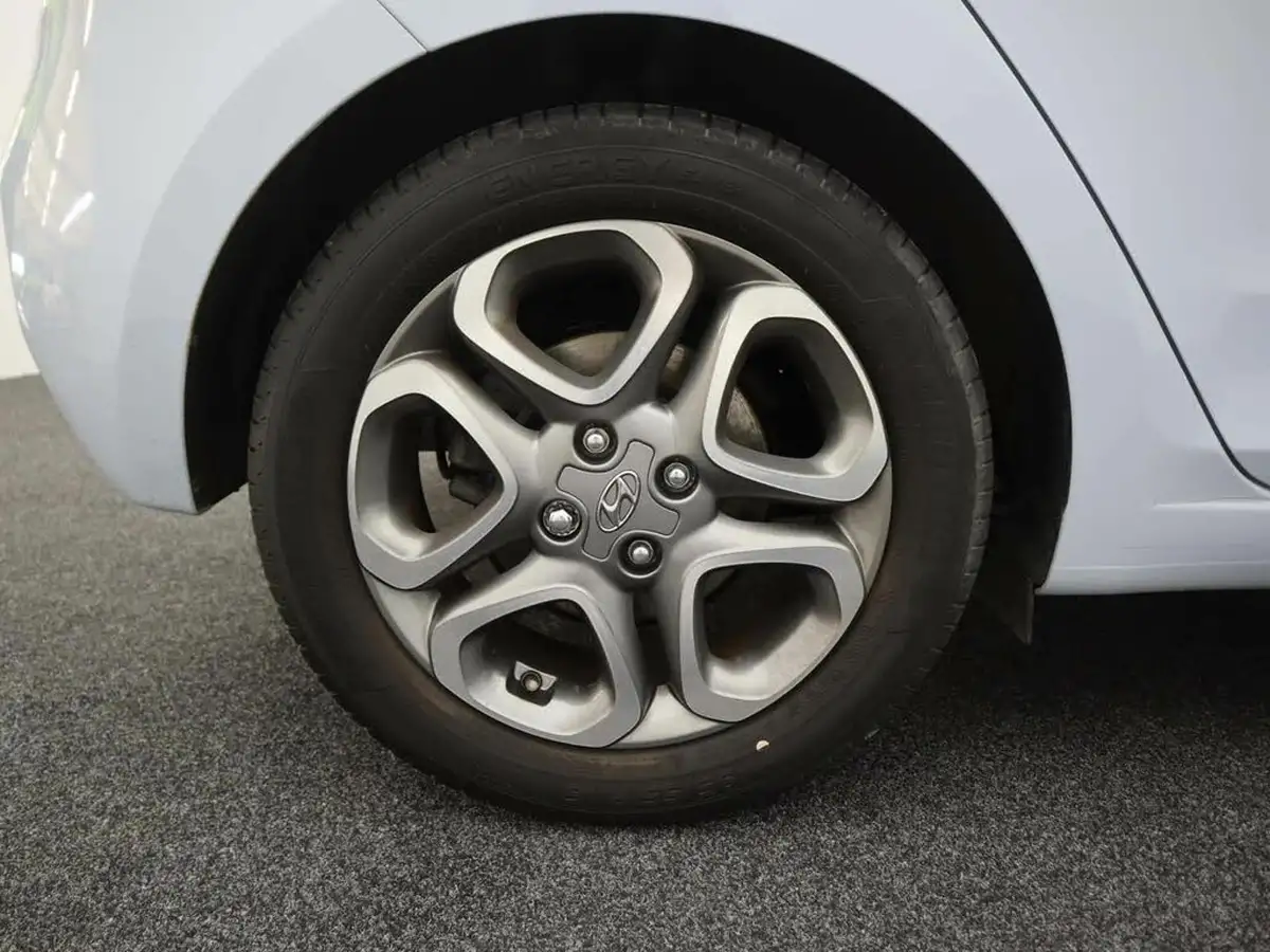 2020-hyundai-i20-12-play-big-6