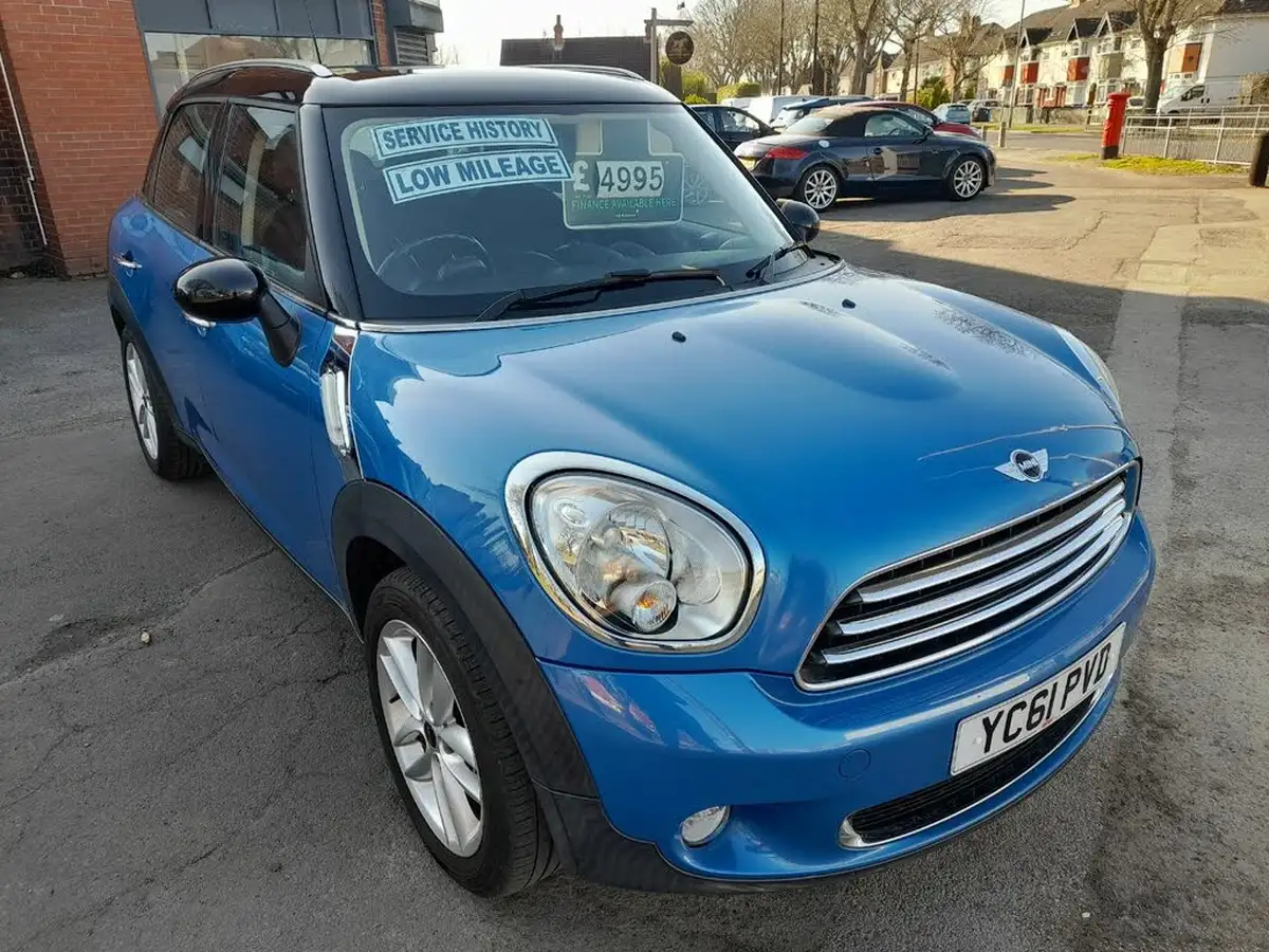 2011-mini-countryman-16-cooper-pepper-big-0